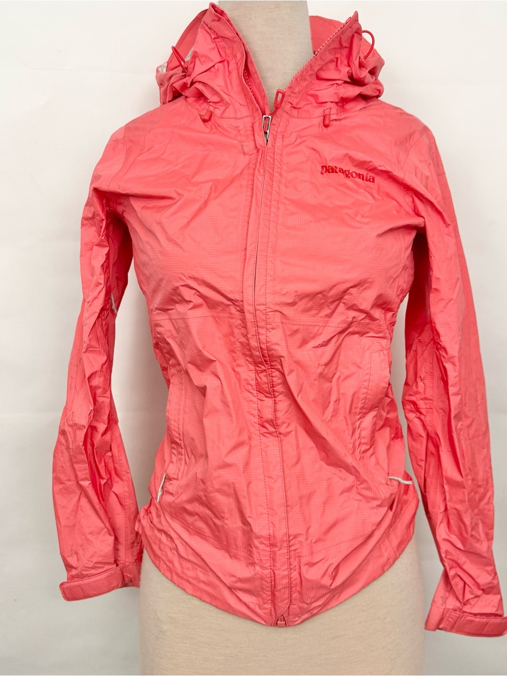 Patagonia Women's Coral Pink Lightweight Hooded Jacket Windbreaker XS